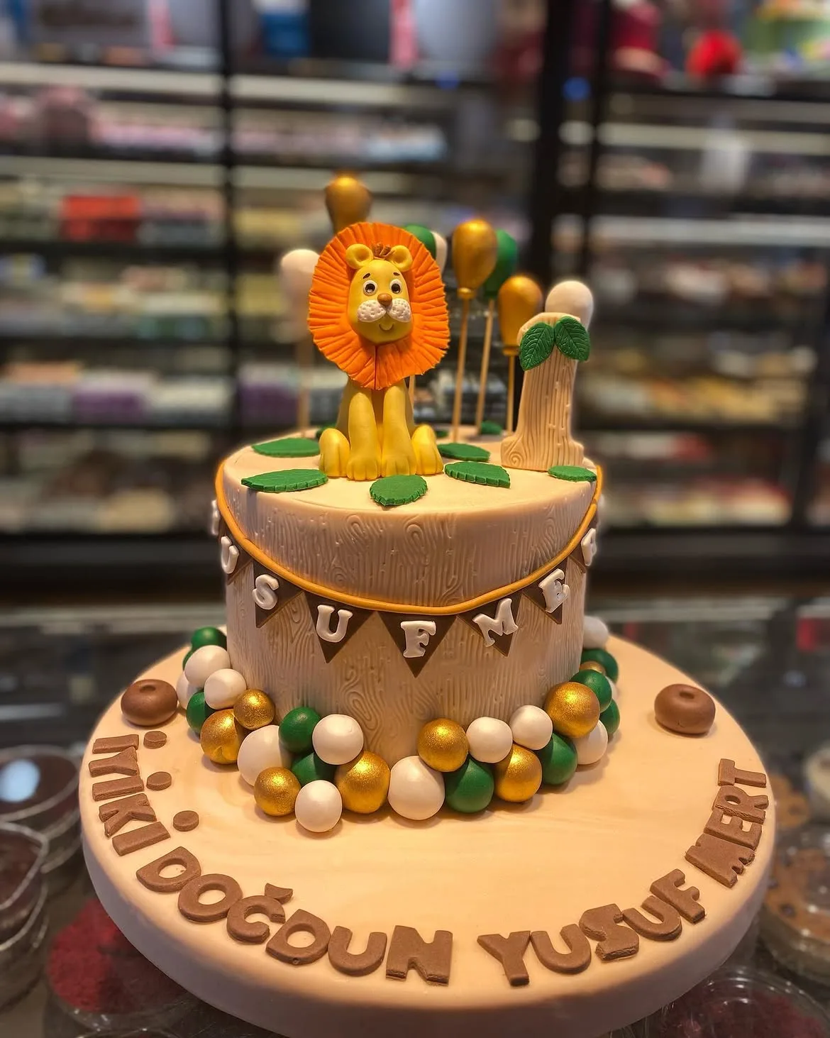 Safari Aslan Pastası